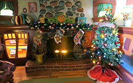 「ミッキーの家とミート・ミッキー」のクリスマス飾付＆ミッキーとのペアショット