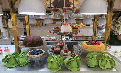 パークのスウィーツ＆フードが食べ放題！クリスタルパレス・レストラン潜入レポ