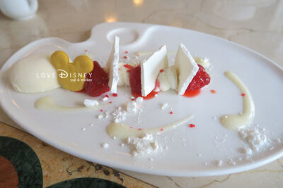 【TDSクリスマス限定グルメ】ヴェネツアの街並みが見えるテラス席でワインと共に