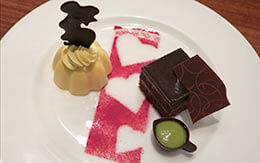 山パンなのにこんなパンがひとつだけ。美女と野獣のスペシャルコース in イーストサイド・カフェ