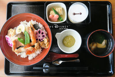 雑煮椀も食べられる「ベイマックス膳、スーベニアレンゲ付き」を紹介