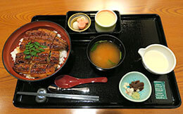 ボリューム満点の鰻丼が味わえる「季節のおすすめ料理」 in れすとらん北齋