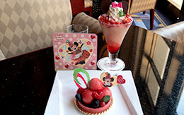 ハイピリオン・ラウンジ「トータリー・ミニーマウス」グルメ2品（ケーキセット/スペシャルドリンク）紹介