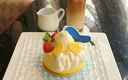 ハイピリオン・ラウンジ「ディズニーキャラクタールーム・ケーキセット（ドナルド）」