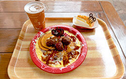 ふわトロのオムライスが味わえるハロウィーングルメ「グランマ・サラのキッチン」