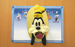 2025年1月1日提供開始「グーフィーのスペシャルブレッド」in チックタック・ダイナー