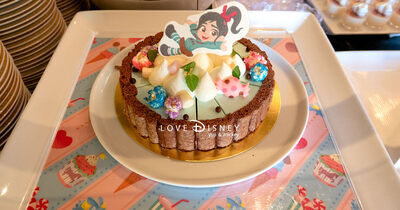 ヴァネロペが思い描いたお菓子の世界をイメージしたデザートが盛りだくさん！「ディズニー・パルパルーザ、ヴァネロペのスウィーツ・ポップ・ワールド、ブッフェ」全料理を紹介