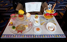 ハイピリオン・ラウンジに「ミッキーのチャームが付いたプレミアムスウィーツセット」が登場