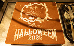 【2025ハロウィーン】シェフ・ミッキーのディナーブッフェ徹底レポ｜秋の味覚＆ミッキーグリーティングも！