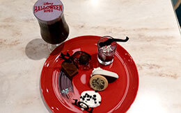 【2025ハロウィーン】東京ディズニーランドの限定フード7選！美味しかった順にランキング紹介