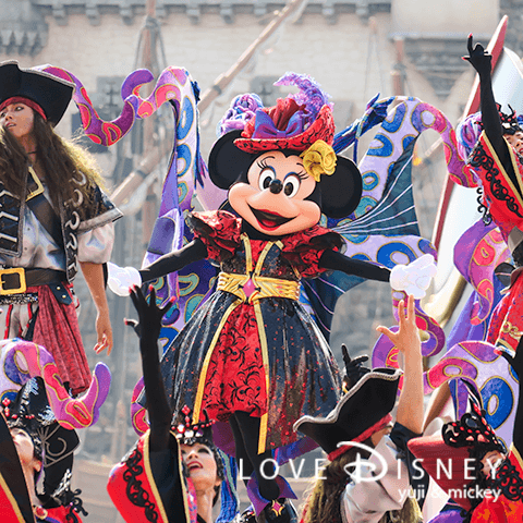 【妖艶な秋の祝祭】背後の衣装がマントに見える？ミニーと「ザ・ヴィランズ・ワールド」